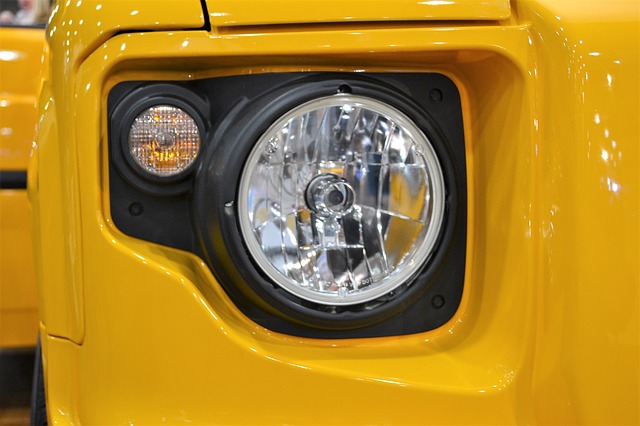 reflektor žlutého jeepa.jpg